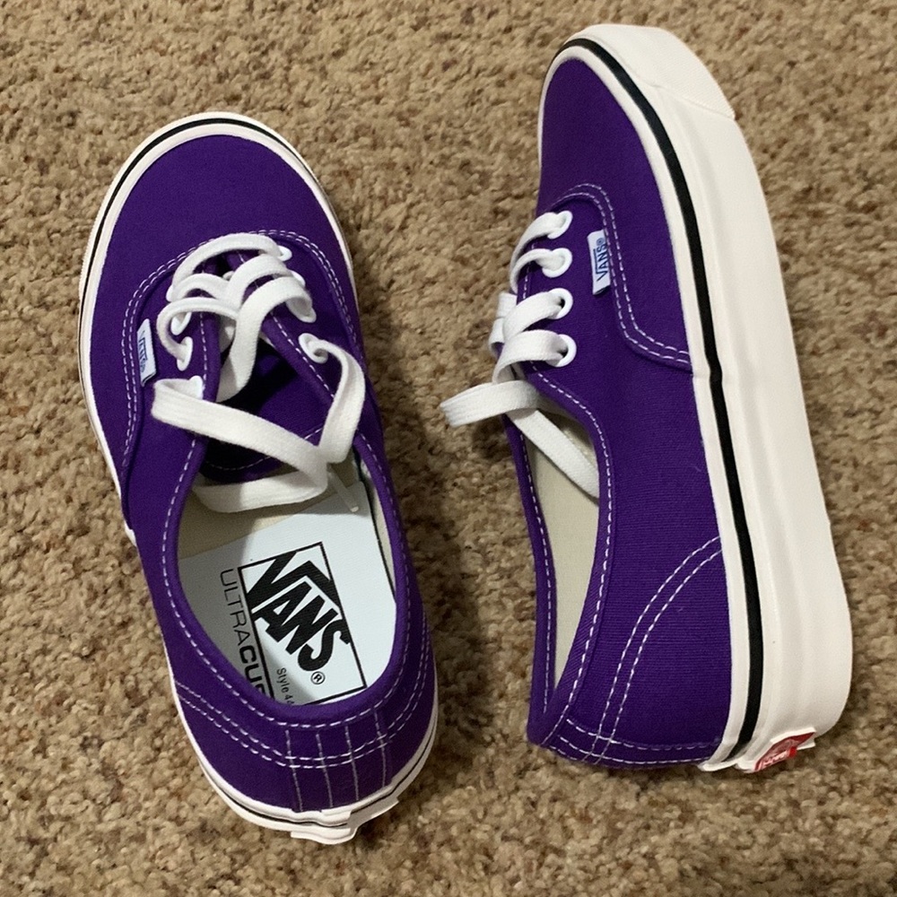 VANS style 44 Ultra Crush Retro Bright Purple shoe Women’s 6.5, men’s 5